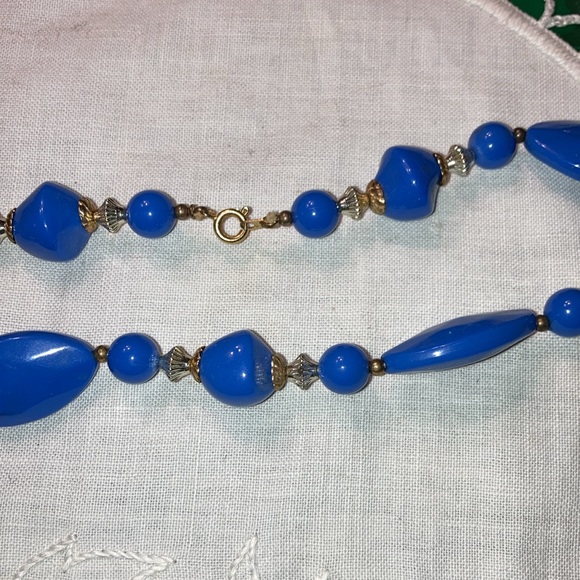 VINTAGE bright blue plastic beads w/gt and st spacers. Lobster claw close $35 - Picture 5 of 5